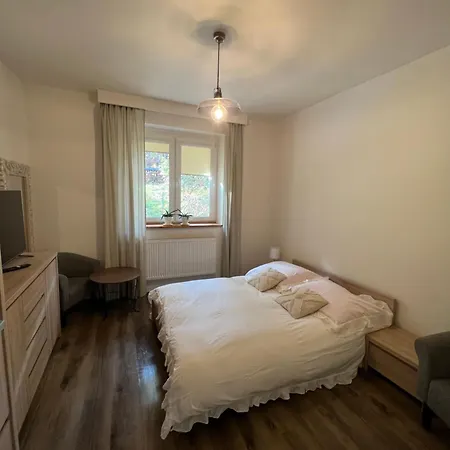 Emzetka Apartmán *